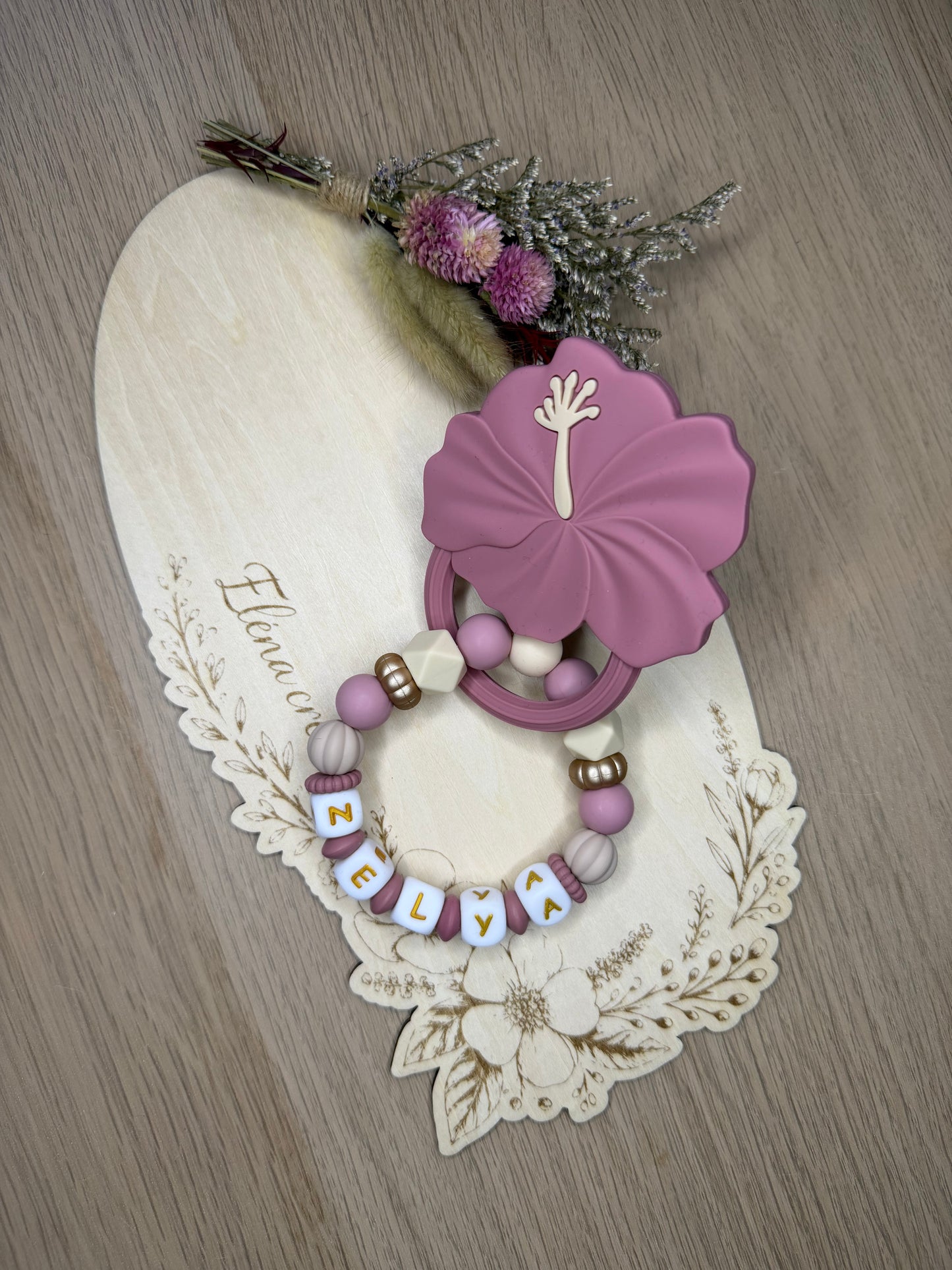 Anneau de dentition fleur d’hibiscus vieux rose
