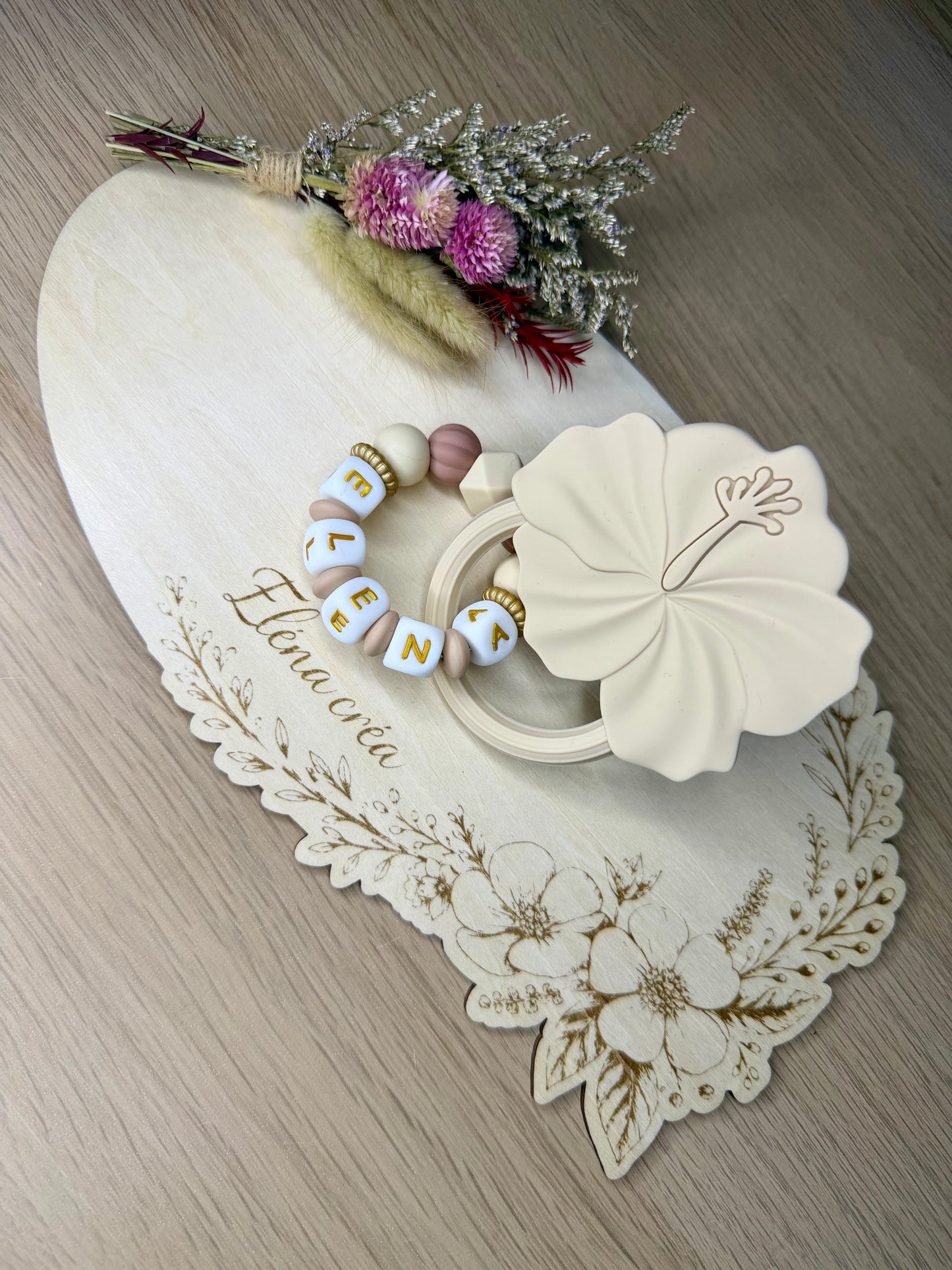 Anneau de dentition fleur d’hibiscus beige